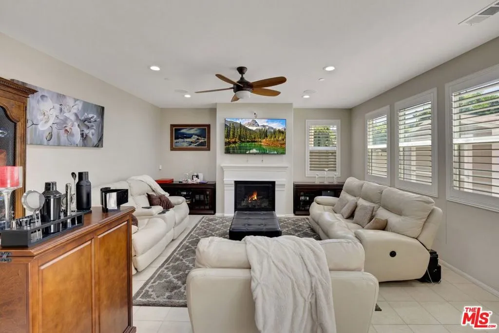 17064 Cantlay Street, Van Nuys, California 91406 home-pic-16